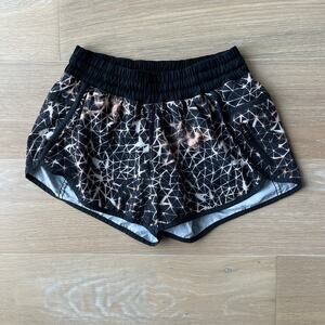 Lululemon Tracker Short III 4-way Stretch Star Crushed Multi / Black sz 6